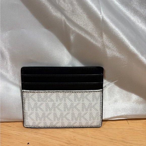 Michael Kors NEW without tag Logo Tall Card Holder - Picture 2 of 2